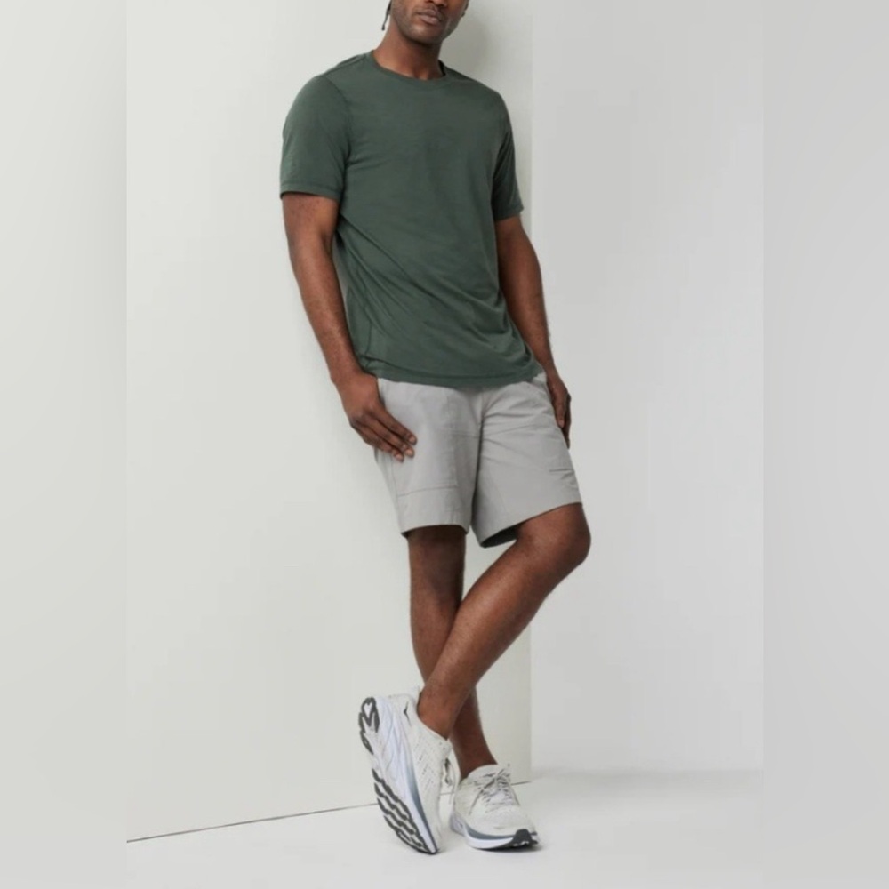 VUORI Men's Classic Barren Explorer Short 8" Men's Size 31 New $94 Oat
V3014